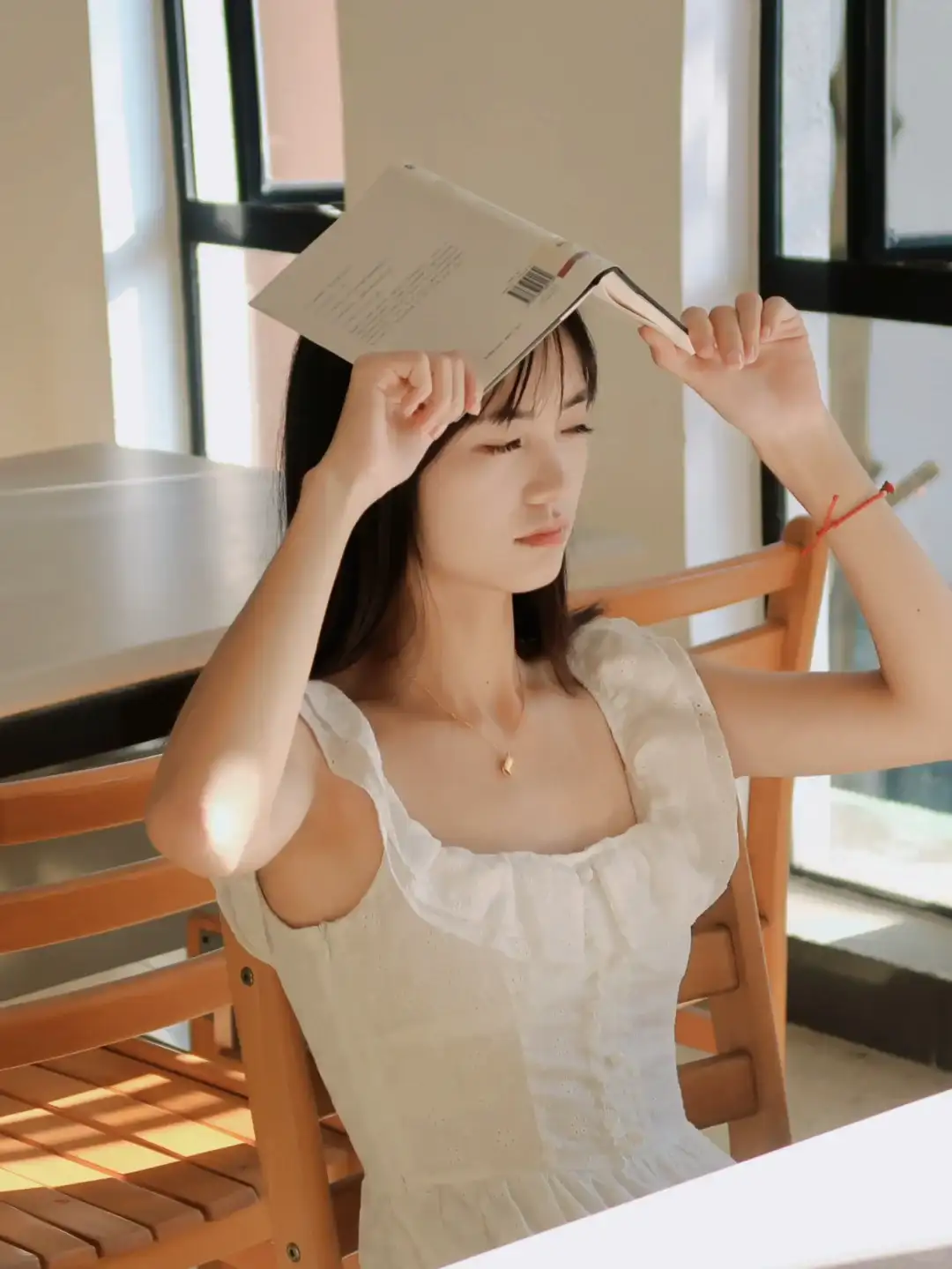 头顶书 反面例子（身体有点僵硬）